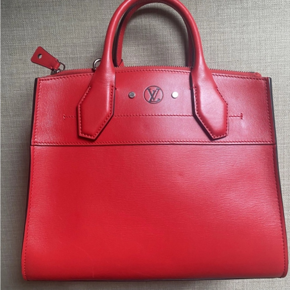 Louis Vuitton city steamer bag in excellent condition, MM, red supple leather